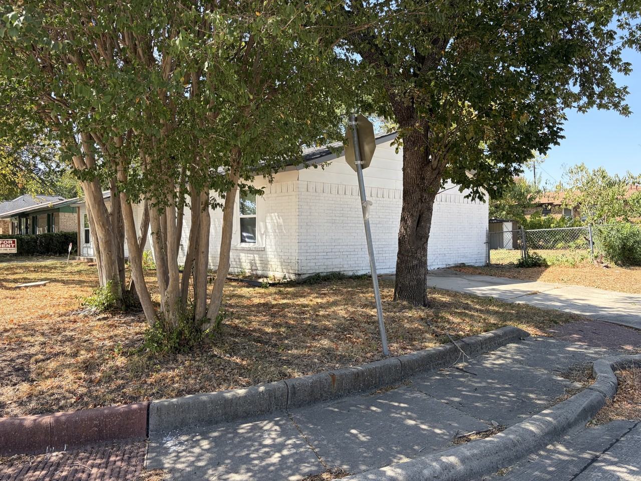 800 Sam Houston St #NA - Photo 2 of 6