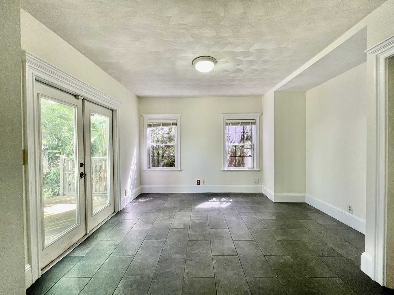 145 11th Ave Ne #NA - Photo 5 of 25