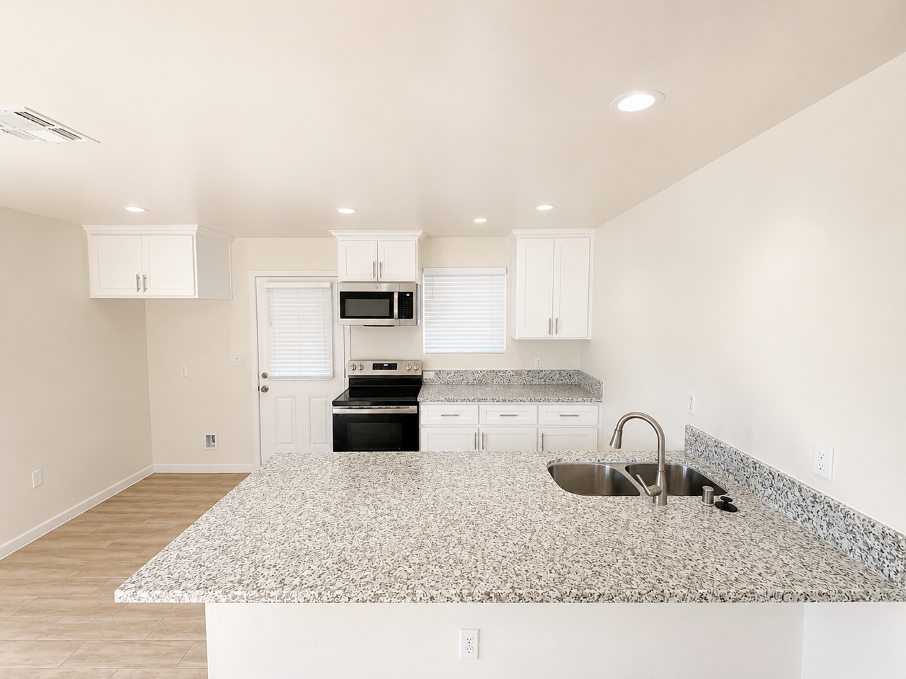 713 Wistaria St #D - Photo 3 of 7