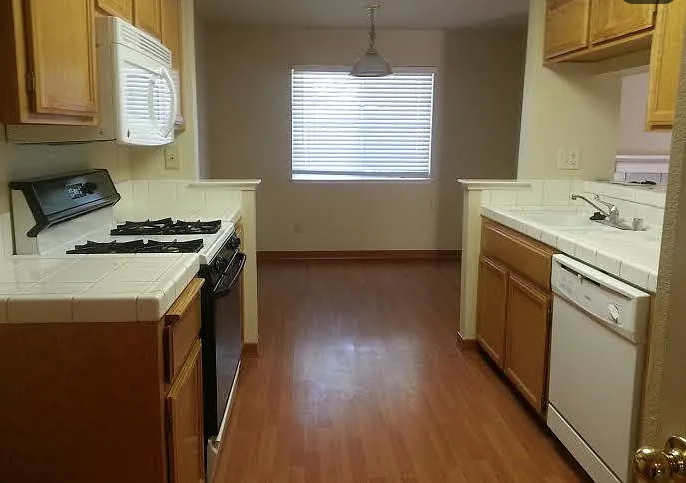 117 Brogan Ct #117 - Photo 3 of 11