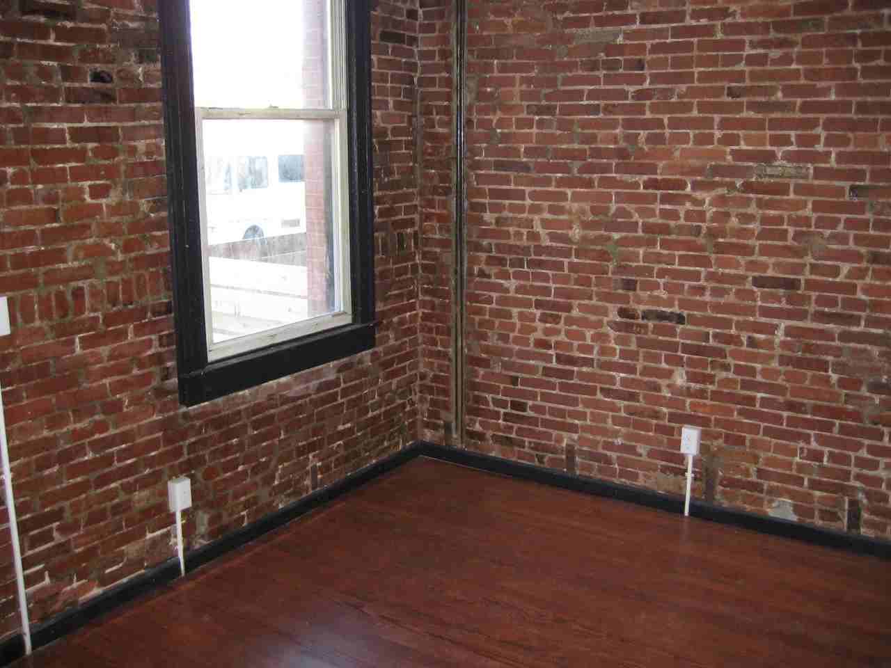 3918 Clayton Ave - Photo 3 of 8