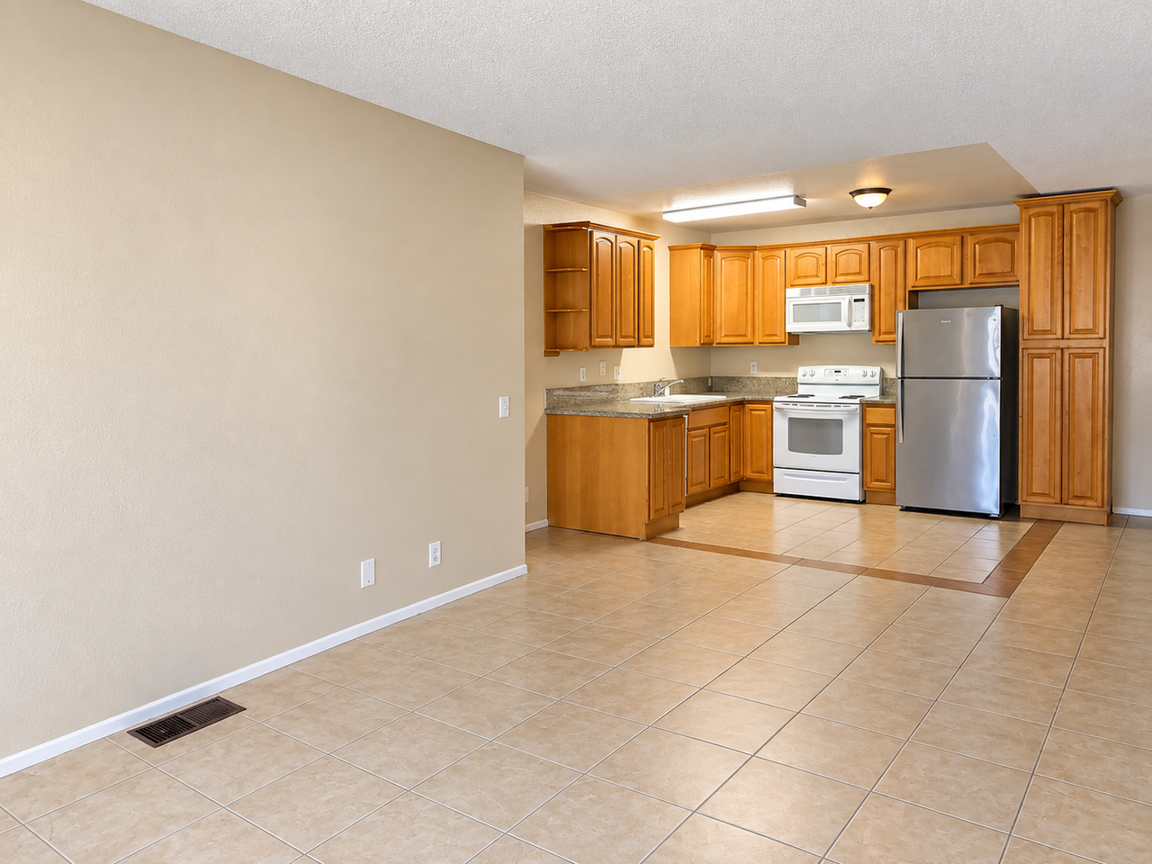 433 Autumn Dr #25 - Photo 3 of 12