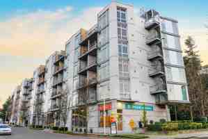 featured image of 2483 Birch Ave N