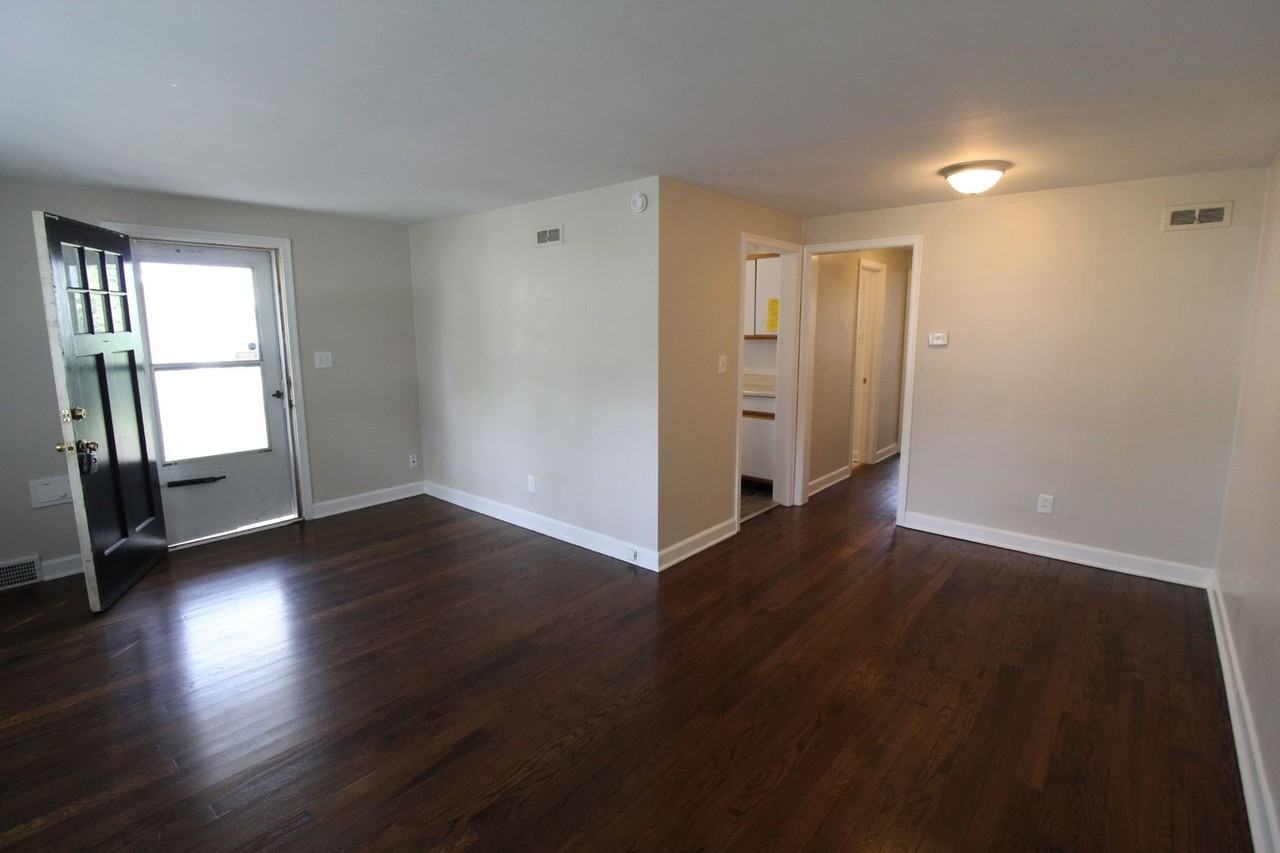 320 E 28th Ave - Photo 3 of 8