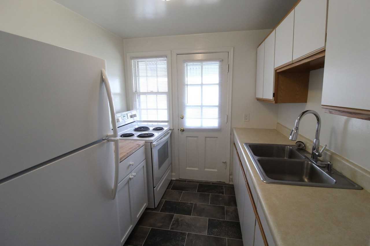 320 E 28th Ave - Photo 5 of 8