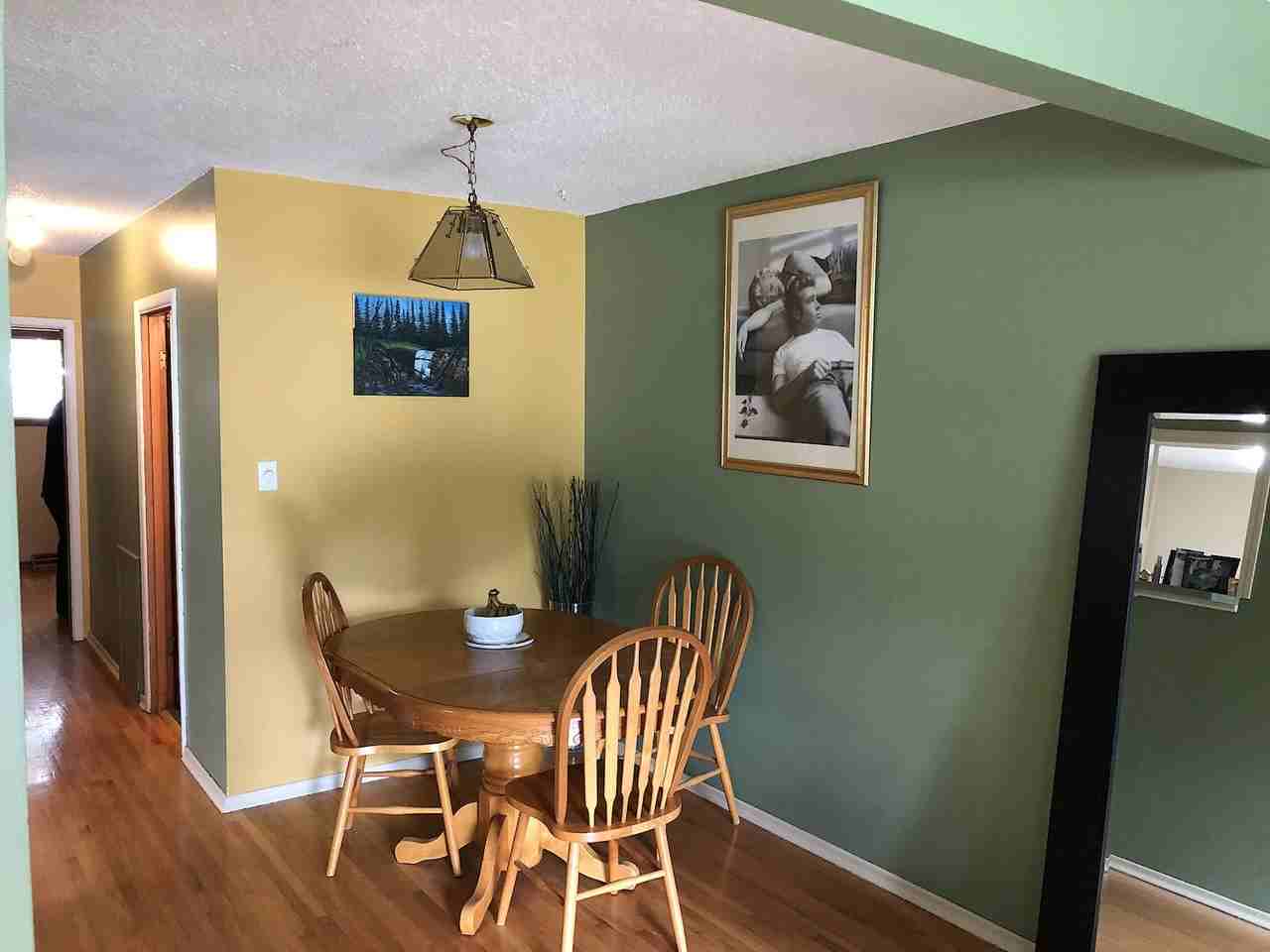 416 33 Ave Ne - Photo 2 of 8