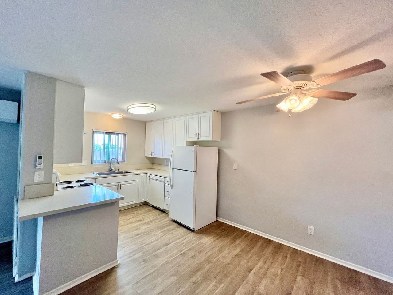 4415 Clairemont Dr #4 - Photo 4 of 14