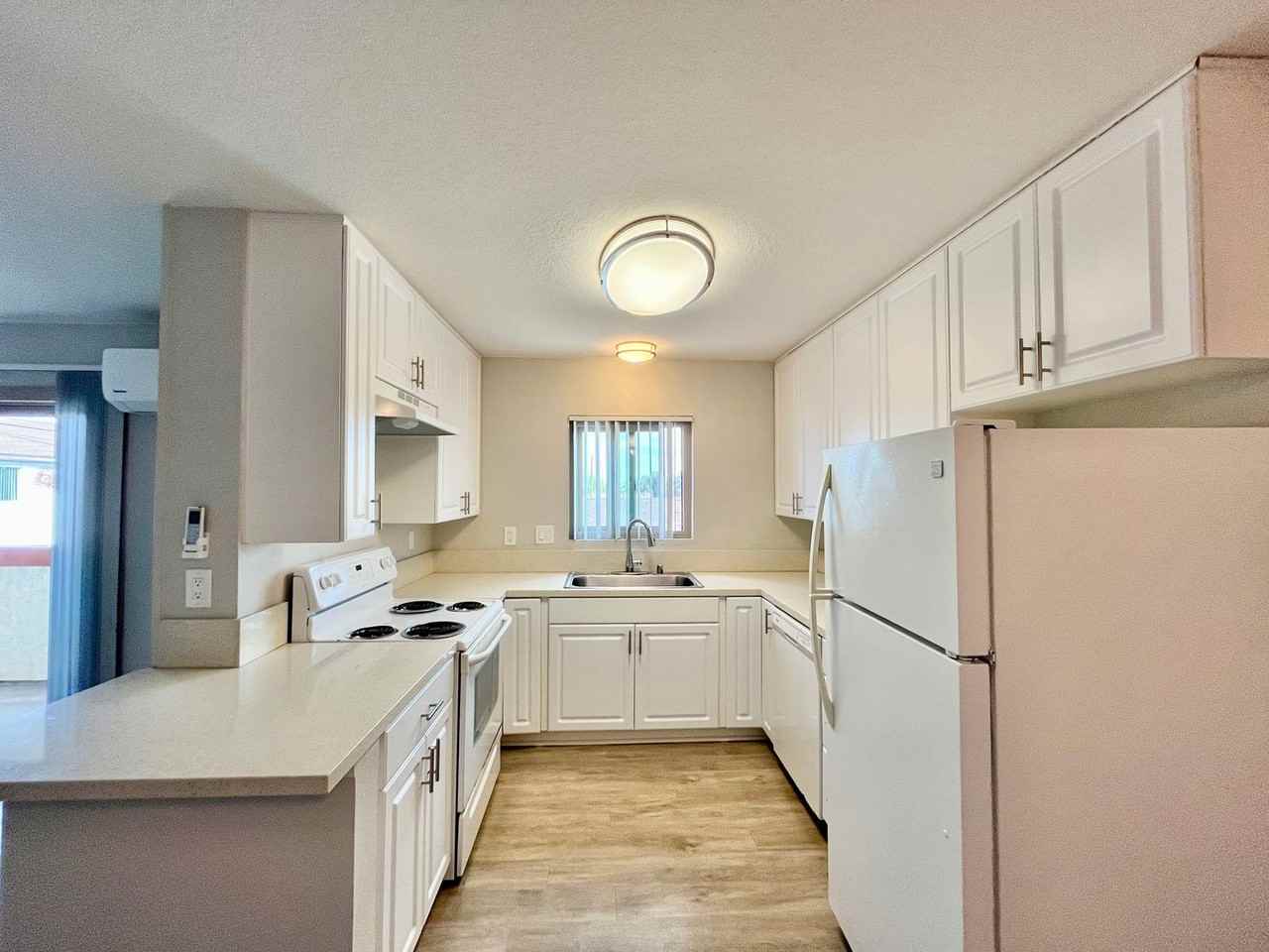 4415 Clairemont Dr #4 - Photo 6 of 14