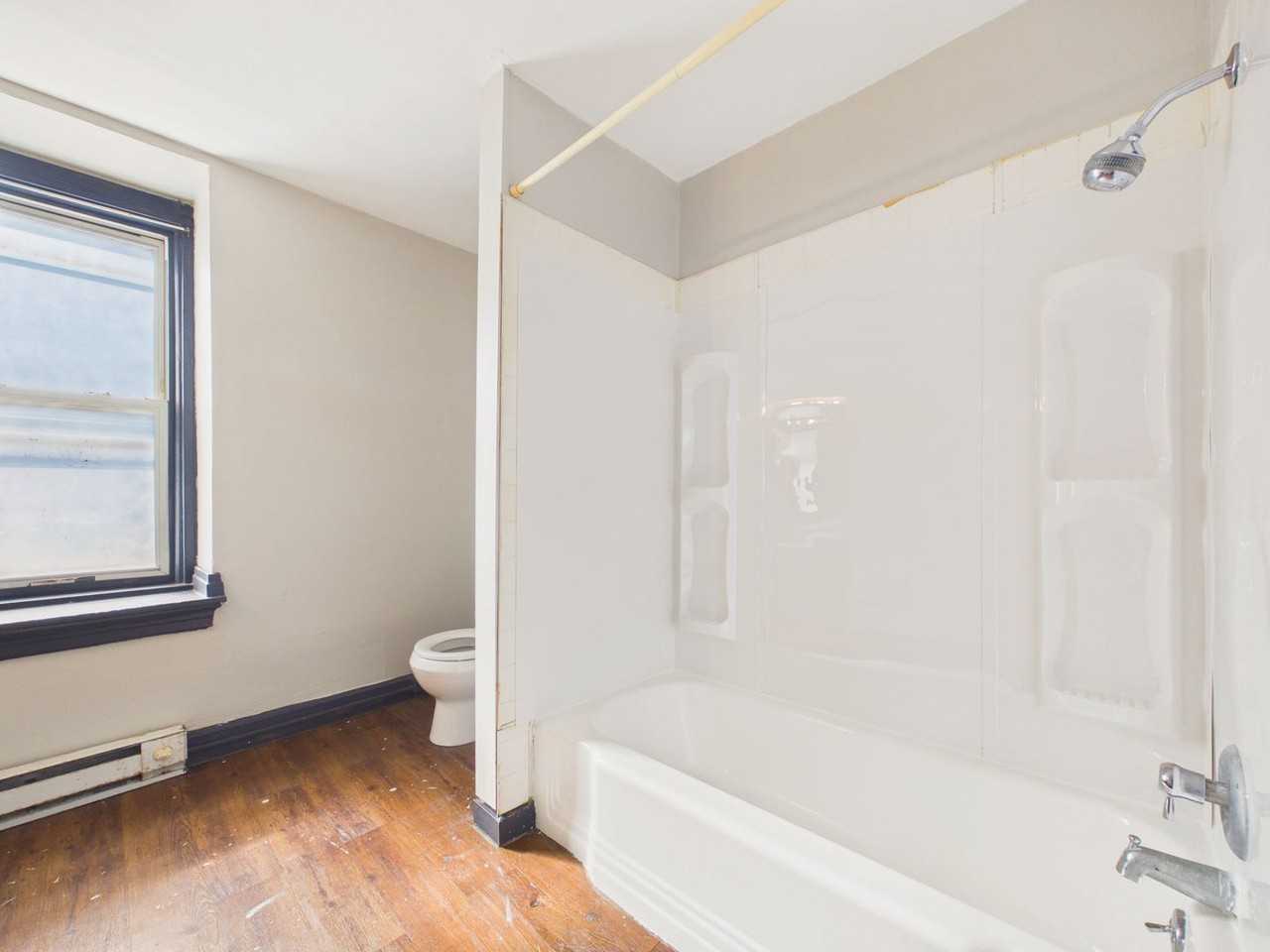 2021 Green St - Photo 5 of 10