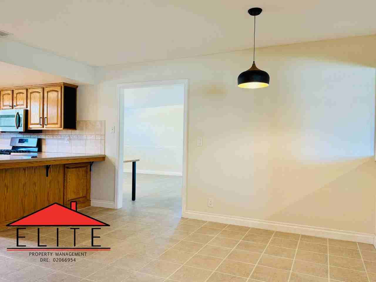 240 S Broadway St - Photo 7 of 33