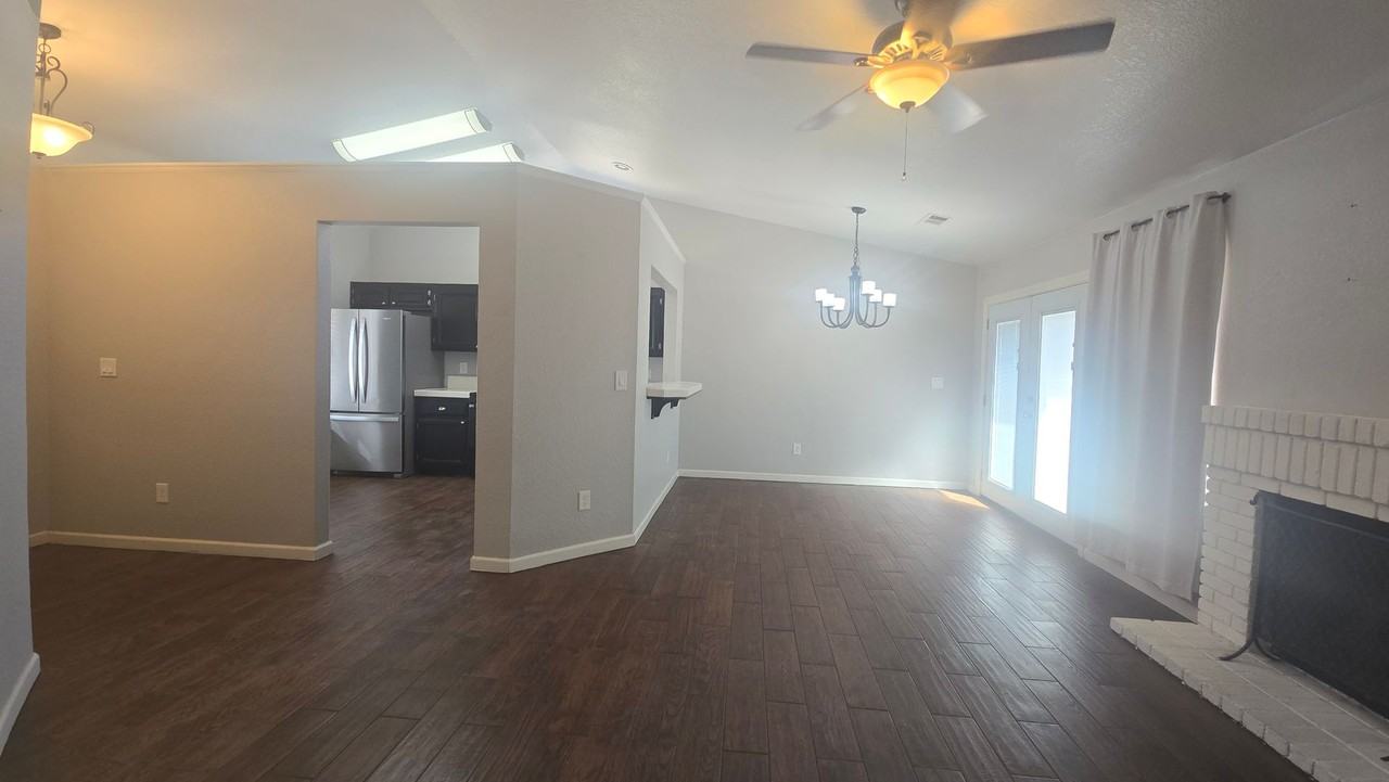907 Meadow View Rd - Photo 3 of 13