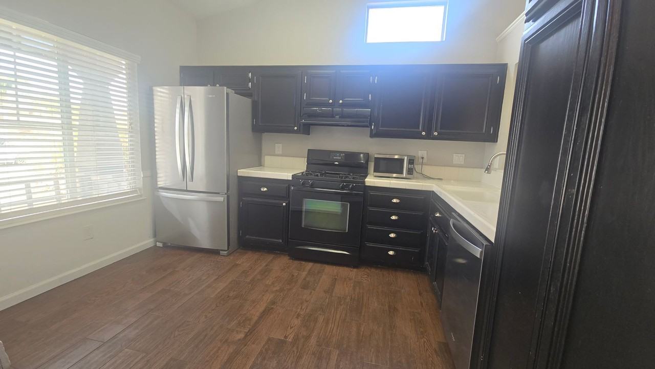 907 Meadow View Rd - Photo 4 of 13