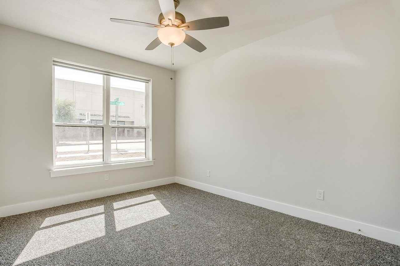2944 Forest Park Blvd - Photo 6 of 39