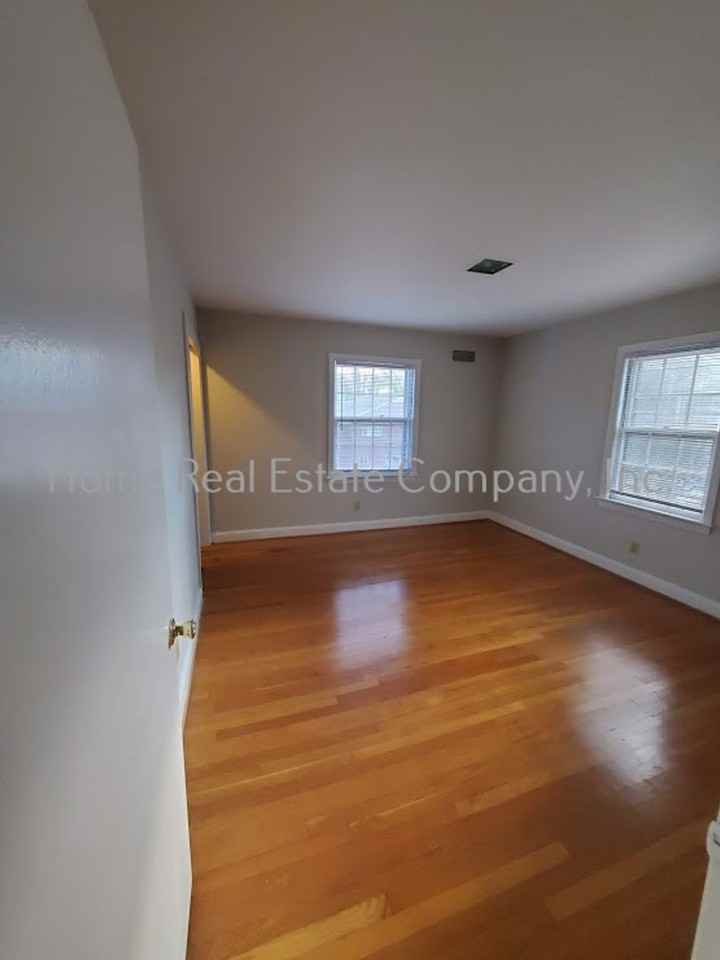 1619 W Northwest Blvd - Photo 2 of 8