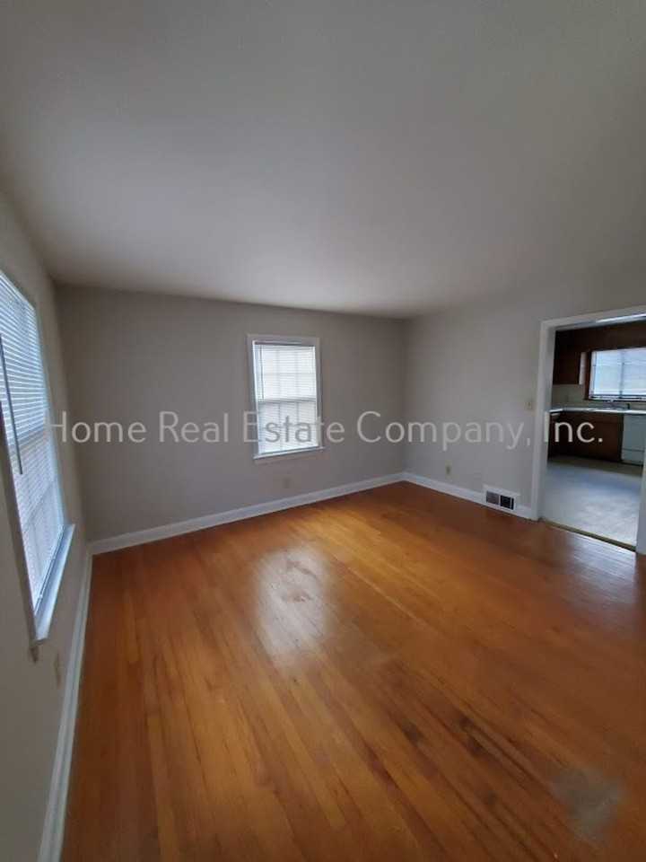 1619 W Northwest Blvd - Photo 3 of 8