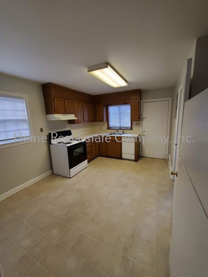 1619 W Northwest Blvd - Photo 4 of 8