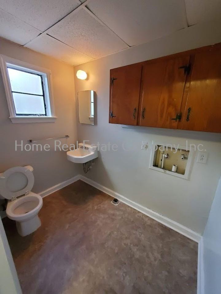1619 W Northwest Blvd - Photo 5 of 8
