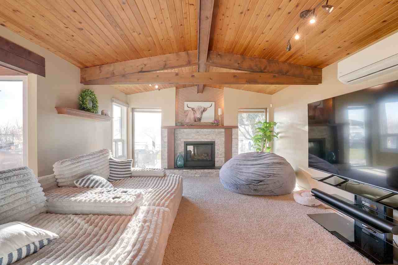 211 East Chestermere Dr - Photo 3 of 50