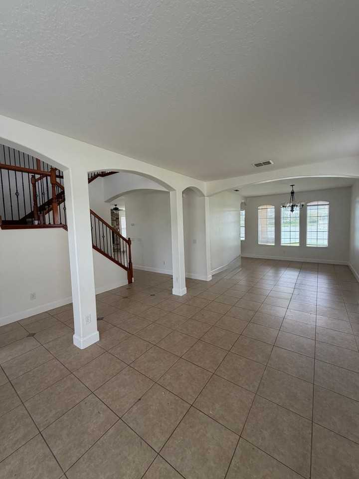 422 Spring River Dr - Photo 6 of 50