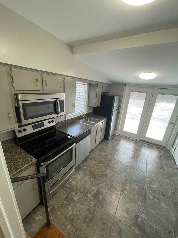 325 N Avalon Rd - Photo 4 of 8