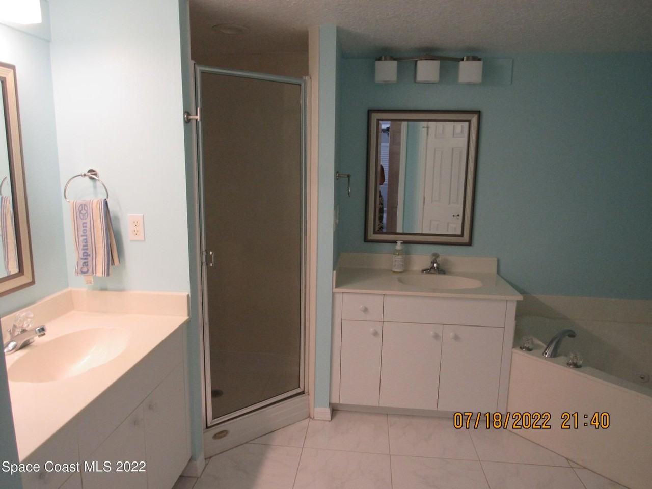 606 Shorewood Dr #C304 - Photo 4 of 27