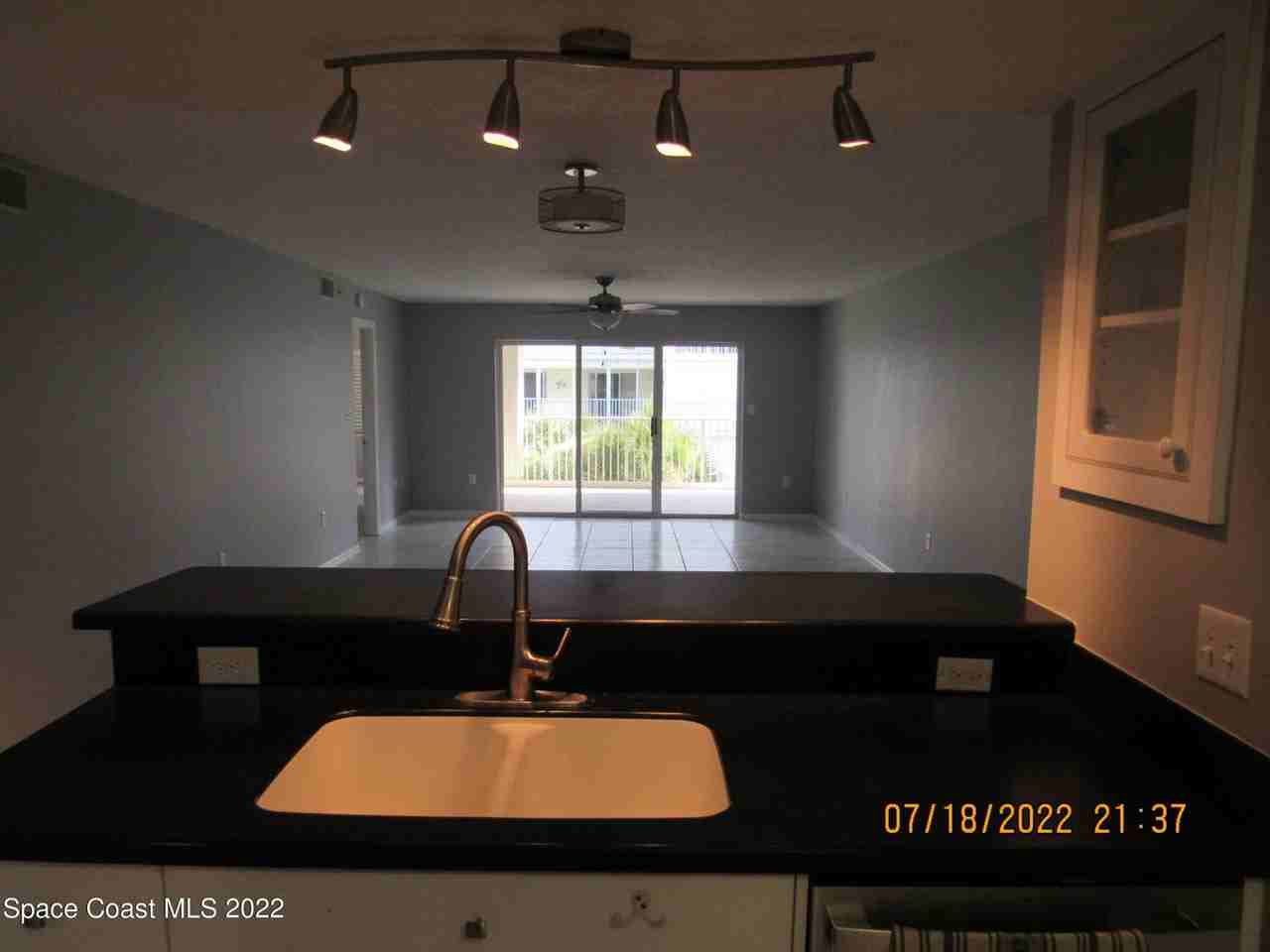 606 Shorewood Dr #C304 - Photo 7 of 27