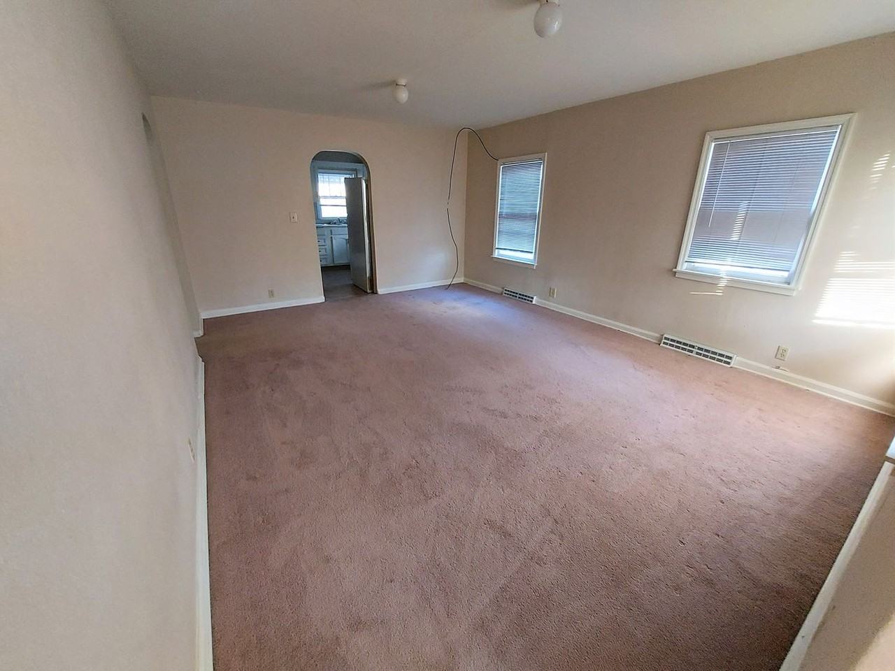 605 E 6th St - Photo 2 of 8