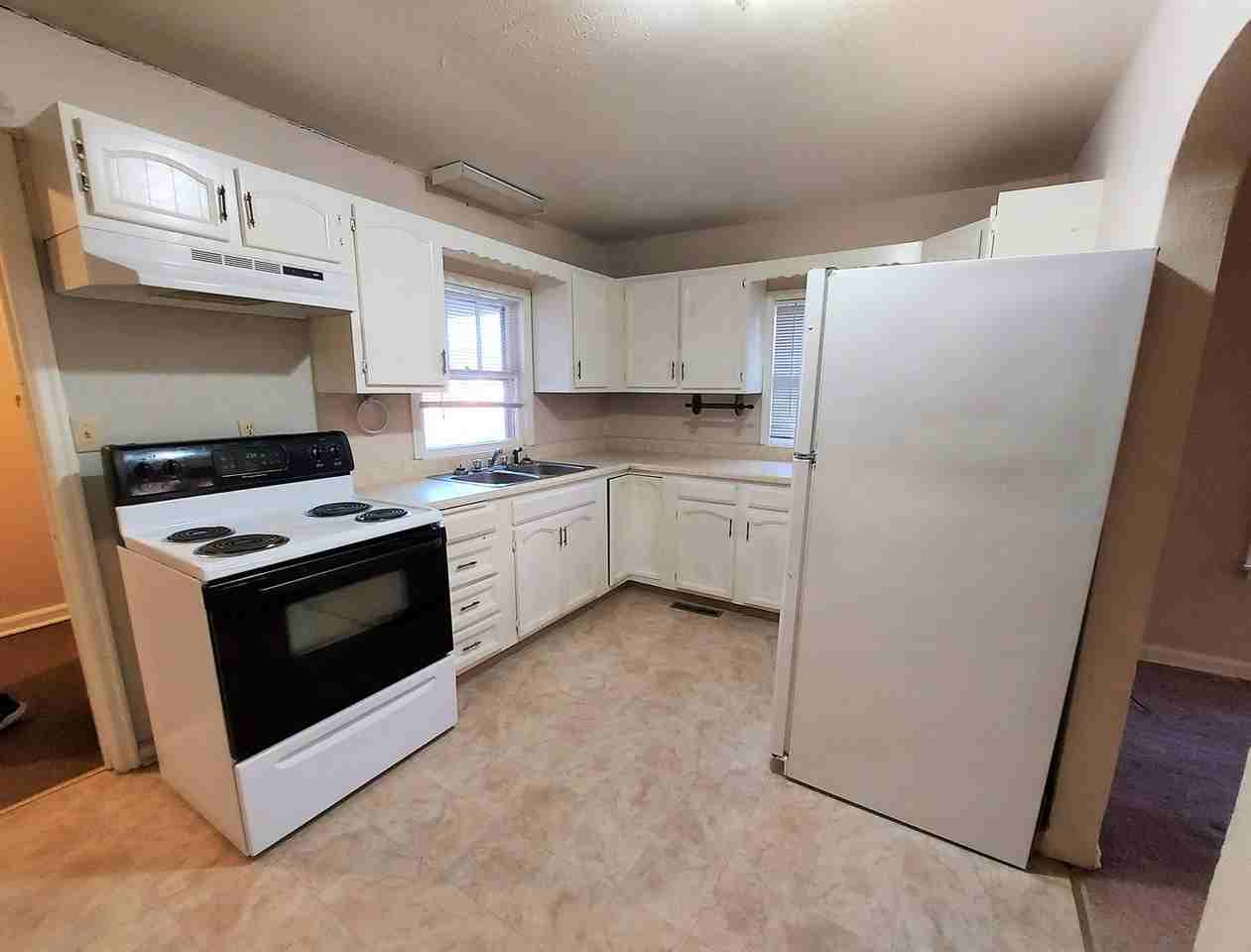 605 E 6th St - Photo 4 of 8