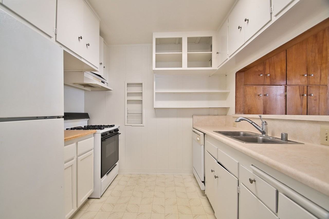1804 Pacific Ave - Photo 5 of 16