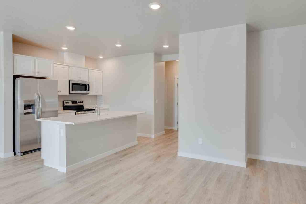 322 S Echo Canyon Ave - Photo 2 of 23