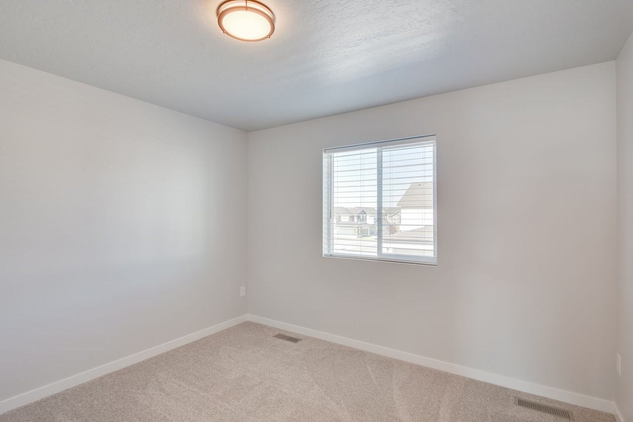 322 S Echo Canyon Ave - Photo 4 of 23
