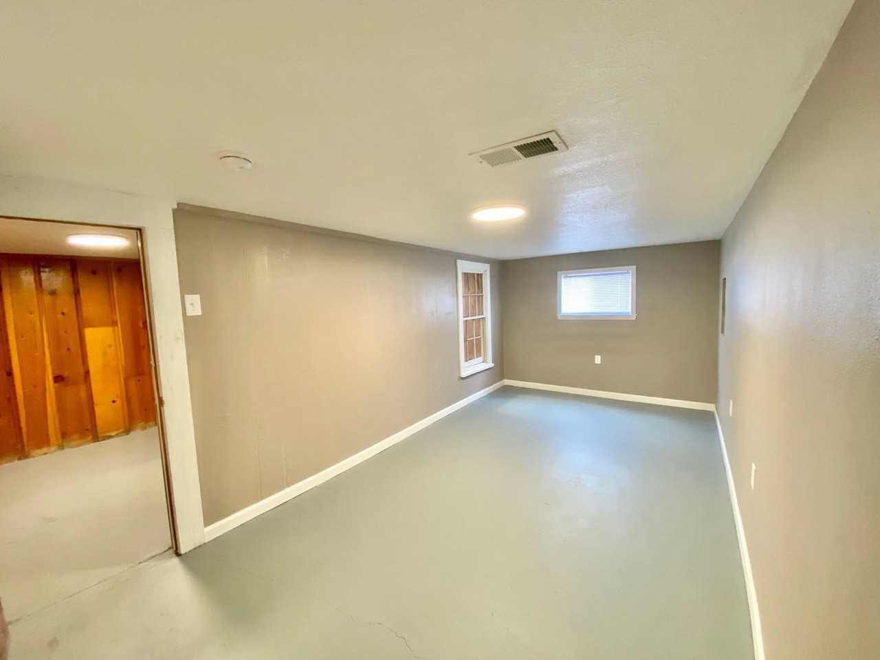 1103 Avenue B - Photo 3 of 19