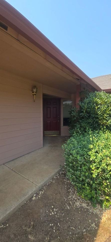 632 Benjamin Ave - Photo 2 of 8