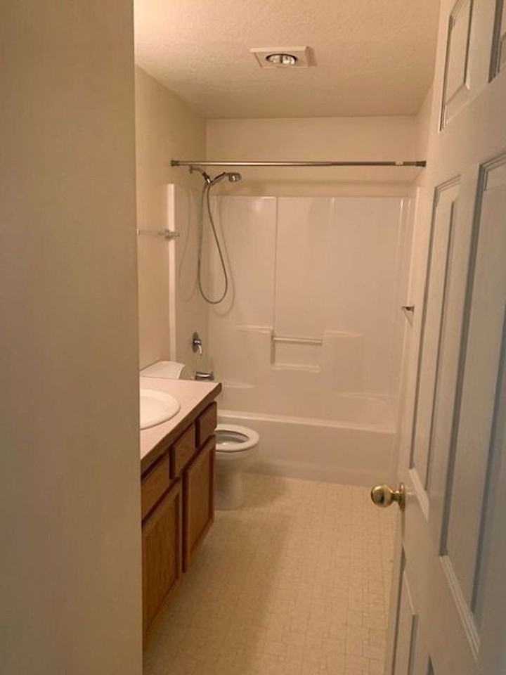632 Benjamin Ave - Photo 5 of 8