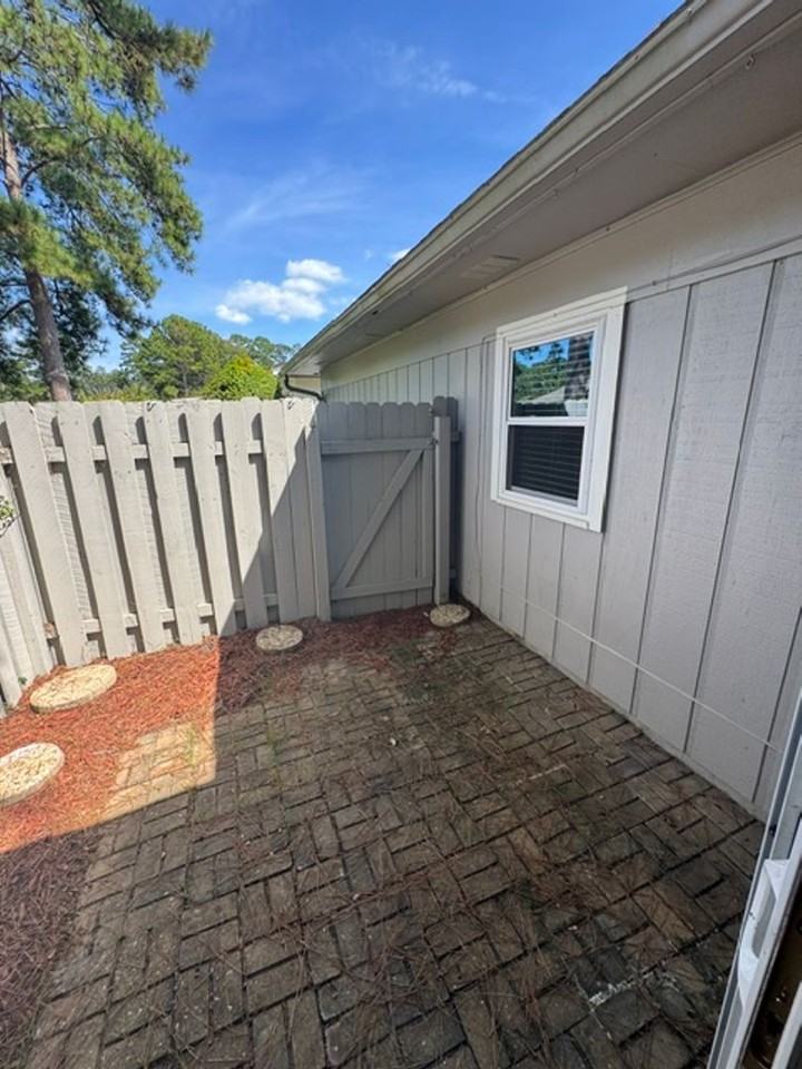 180 180 SE Villas Ct C - Photo 2 of 15