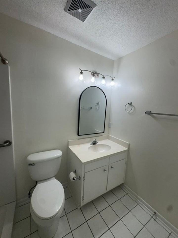 180 180 SE Villas Ct C - Photo 6 of 15