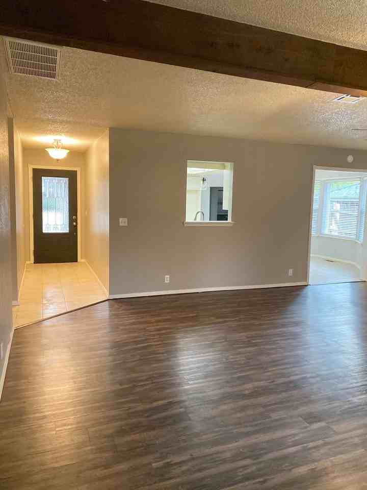 2805 Summerfield Dr - Photo 3 of 23