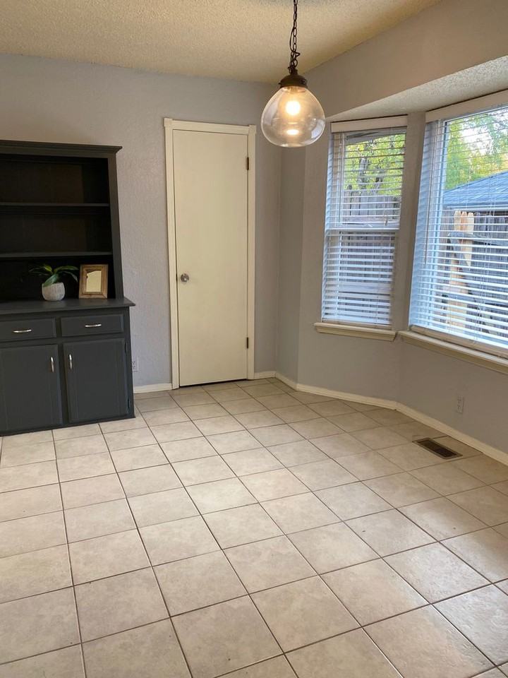 2805 Summerfield Dr - Photo 4 of 23