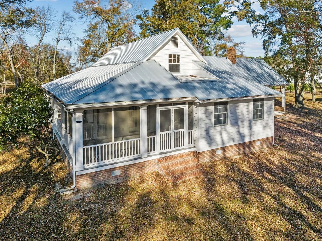 2229 Sloop Point Loop Rd - Photo 4 of 50