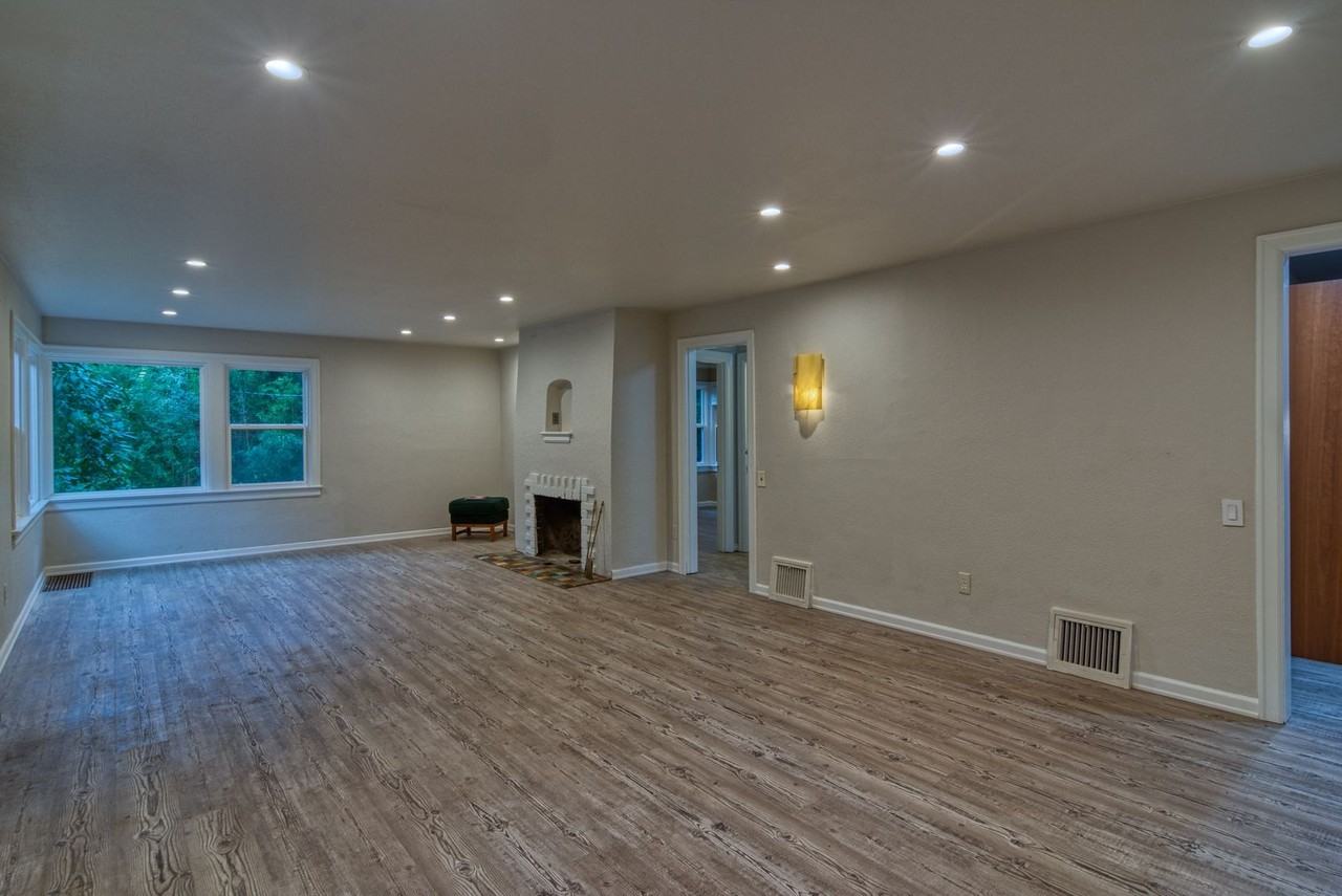 17163 30th Ave Ne - Photo 7 of 15