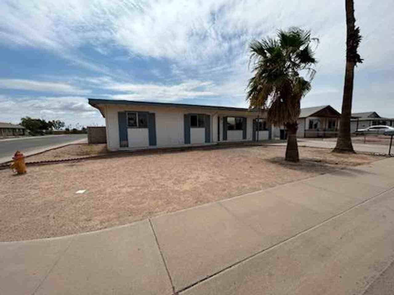 201 W Barrus Pl - Photo 2 of 5