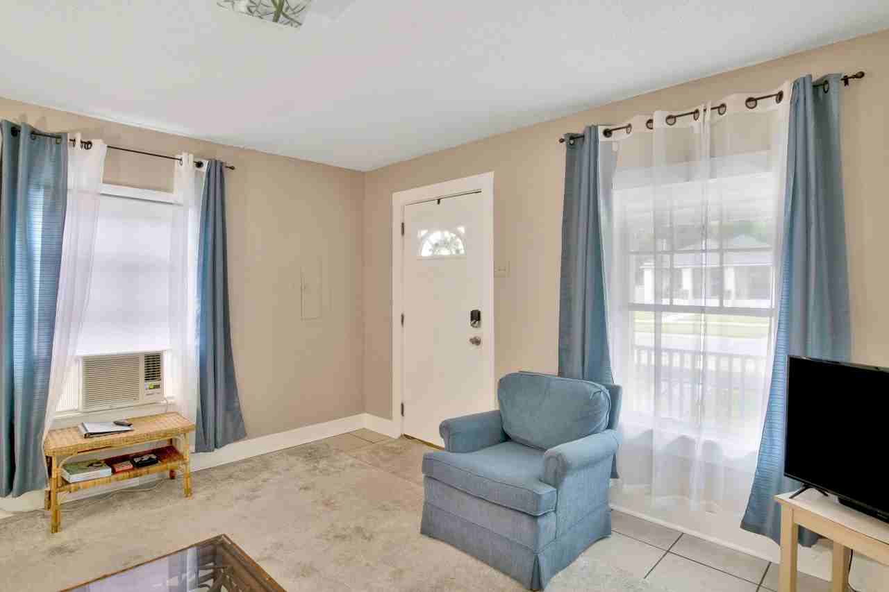 407 W Strong St - Photo 5 of 17