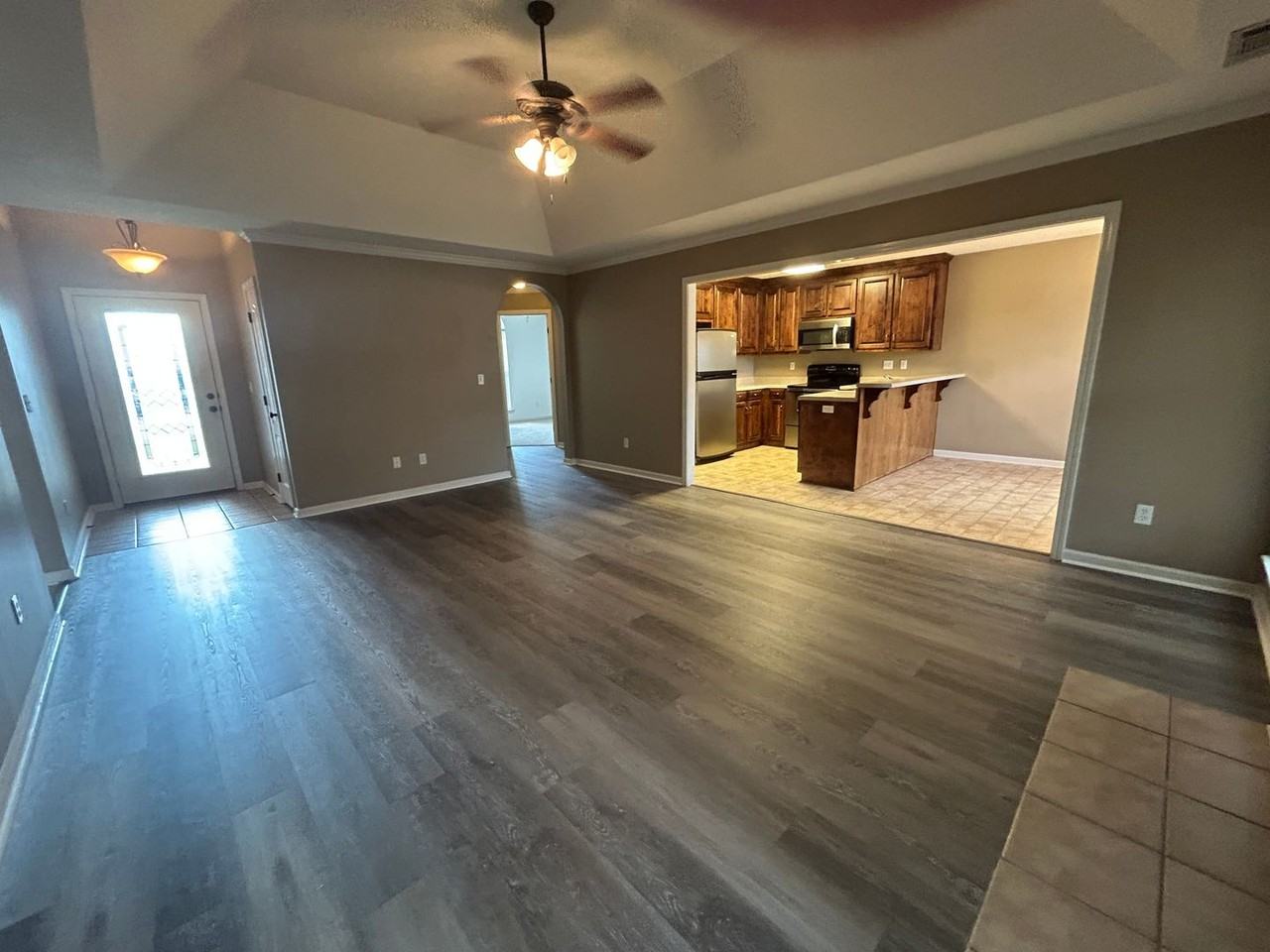11403 Evergreen Ave - Photo 3 of 5