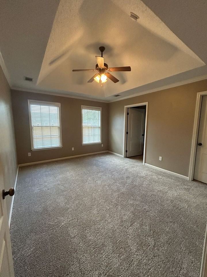 11403 Evergreen Ave - Photo 4 of 5