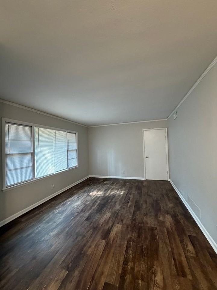 417 Holland Dr - Photo 2 of 13