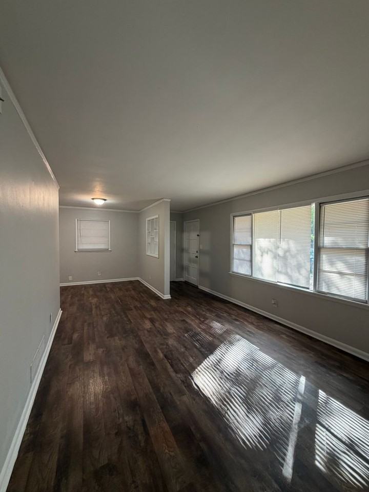 417 Holland Dr - Photo 3 of 13