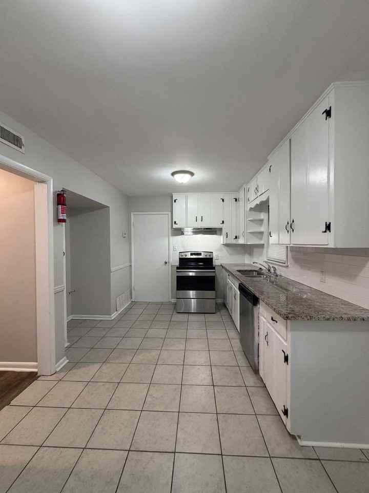 417 Holland Dr - Photo 7 of 13
