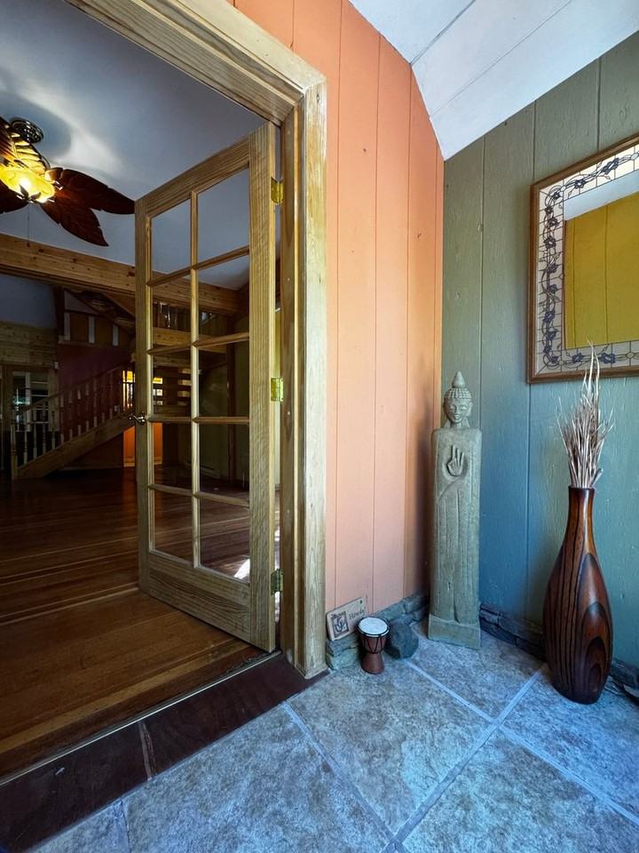 814 E 5th Ave - Photo 3 of 27