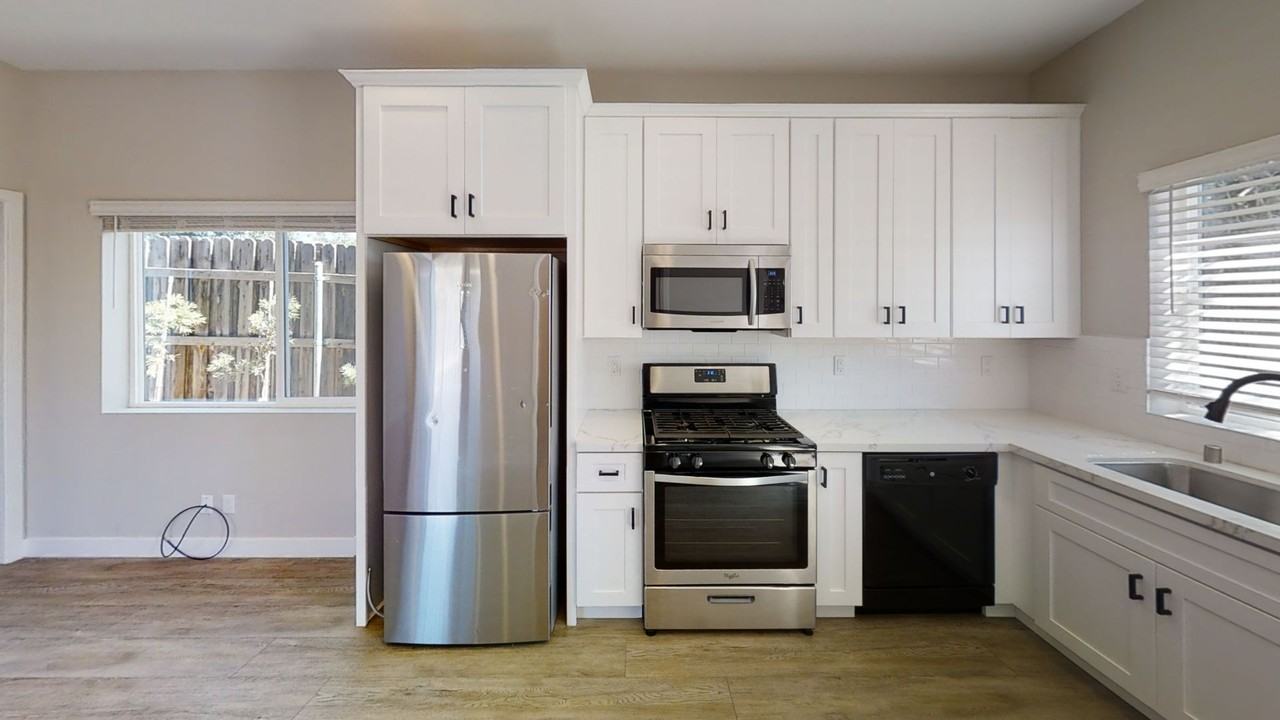 6453 Richard St - Photo 2 of 12