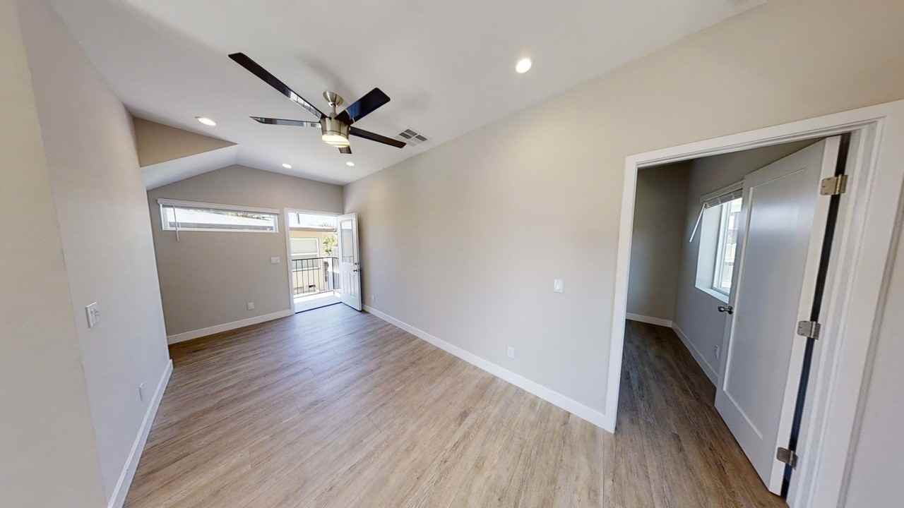 6453 Richard St - Photo 3 of 12